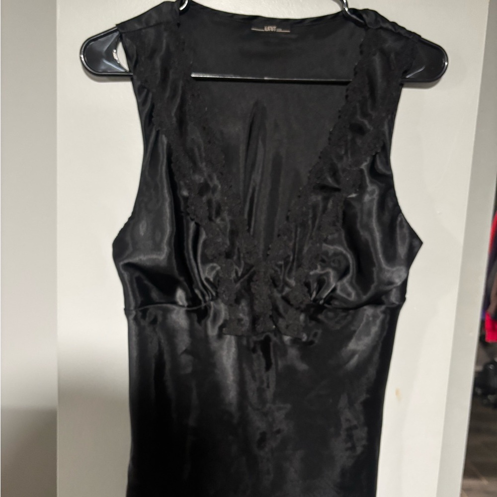 Elegant Black Sleeveless Blouse